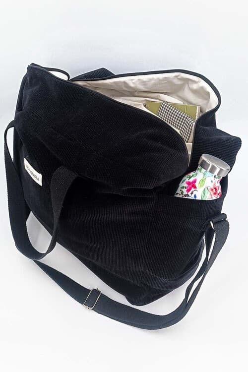 intérieur d'un sac weekend en velours côtelé noir