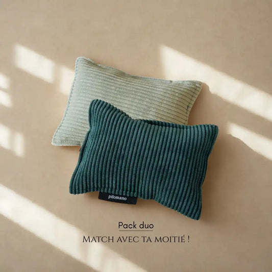 Pack de coussins de voyage Pilomano en velours vert. Confort pour voyager. Made in France.
